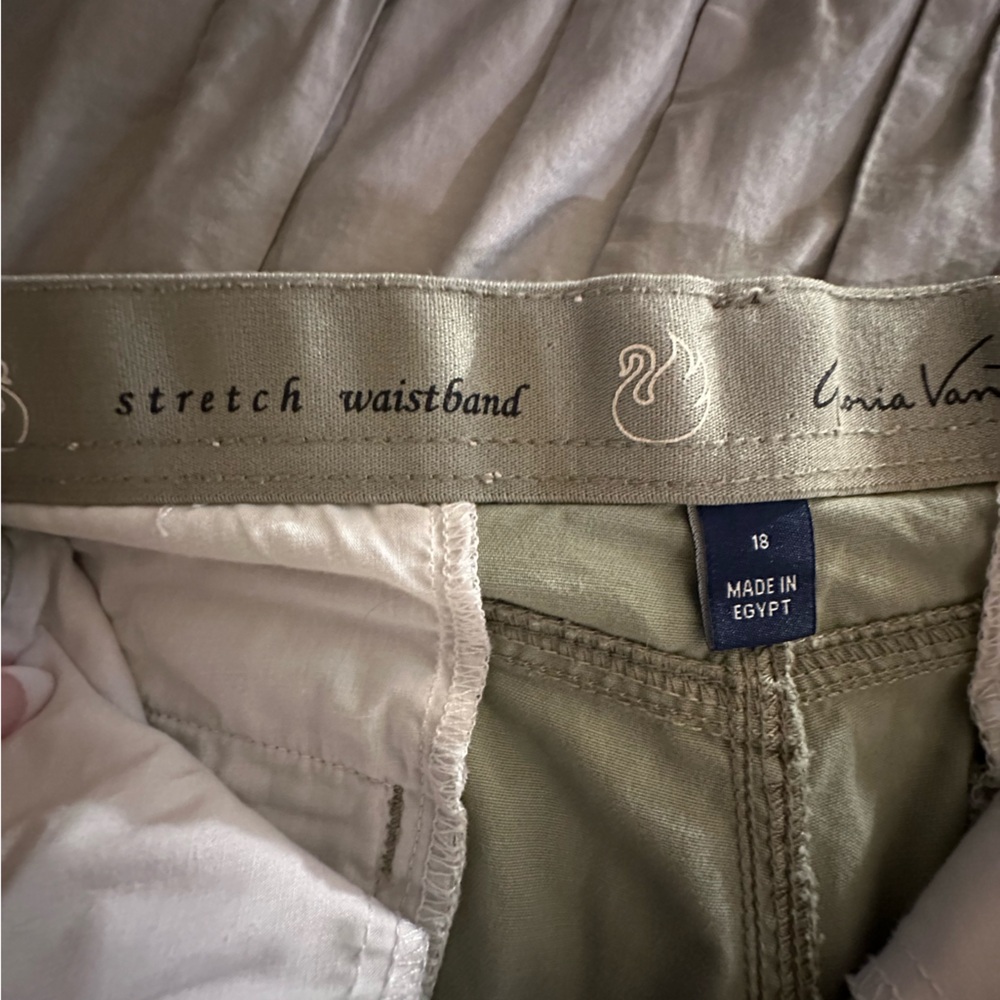 Light Green‎ Casual Shorts - Picture 2 of 8